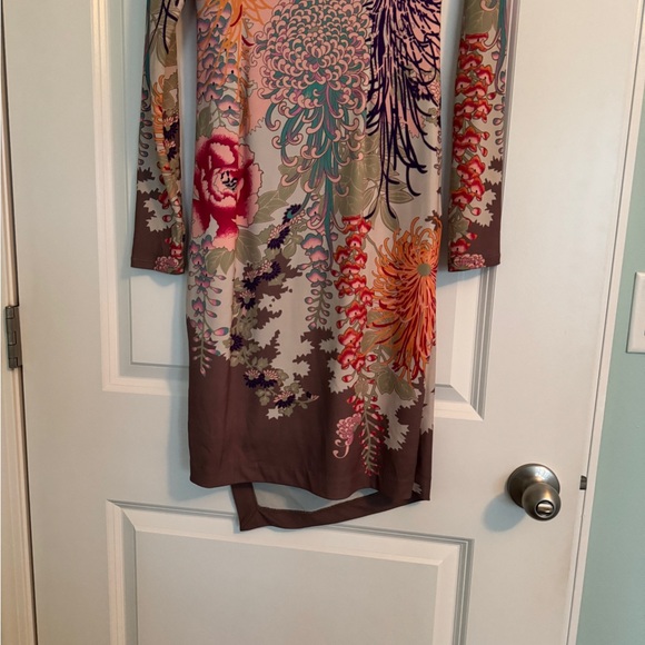 Hale Bob floral long-sleeved midi dress with gathered side and V neck. Sz small - Picture 6 of 9